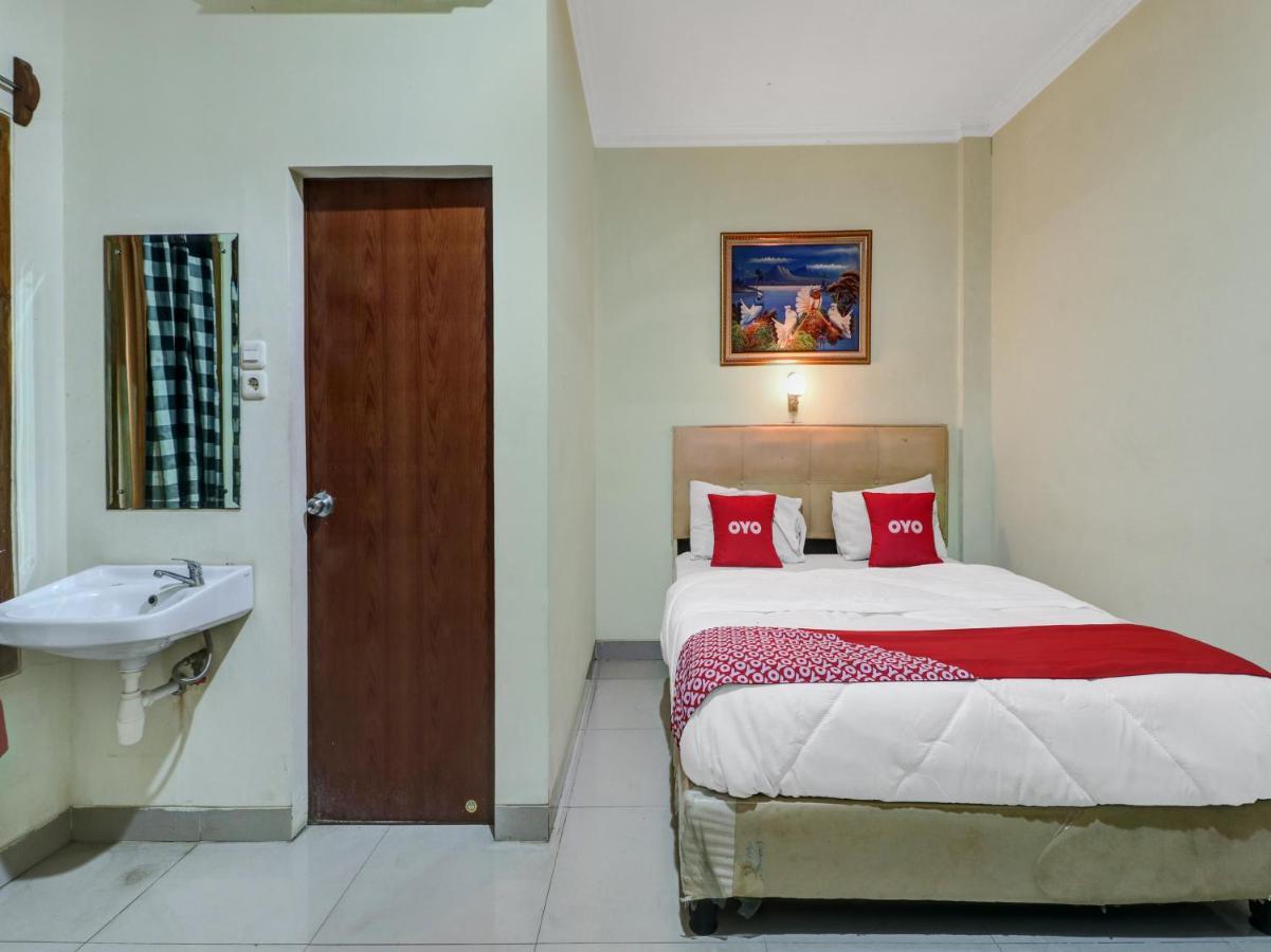 OYO 90408 Hotel Horton Cirebon Buitenkant foto