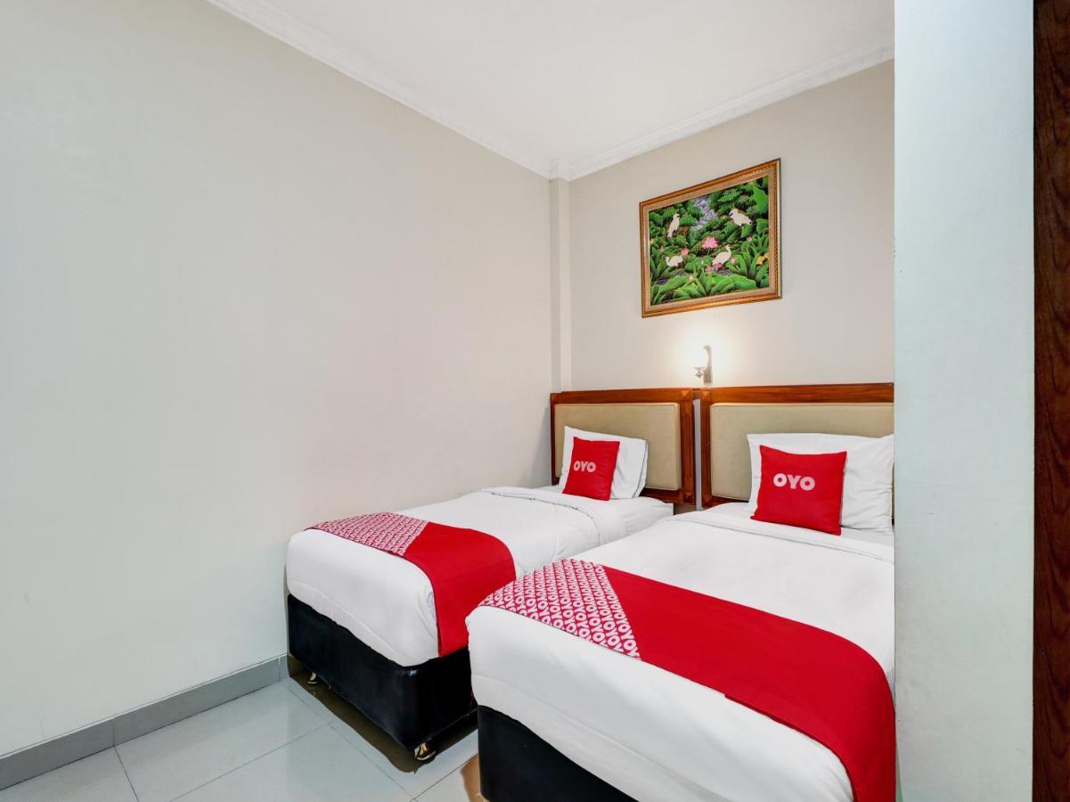 OYO 90408 Hotel Horton Cirebon Buitenkant foto