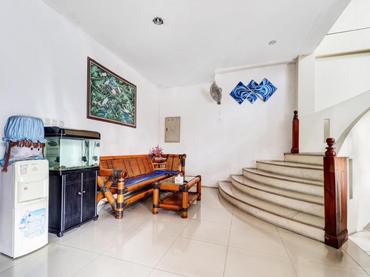 OYO 90408 Hotel Horton Cirebon Buitenkant foto
