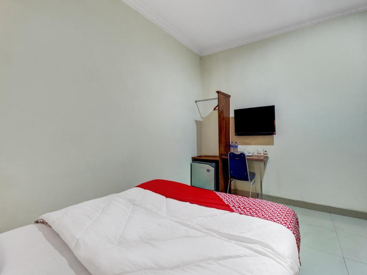 OYO 90408 Hotel Horton Cirebon Buitenkant foto