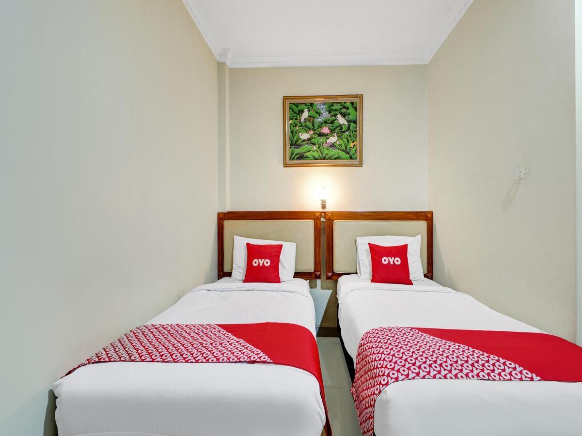 OYO 90408 Hotel Horton Cirebon Buitenkant foto