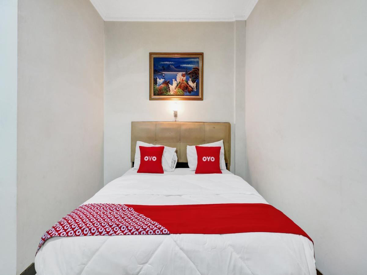 OYO 90408 Hotel Horton Cirebon Buitenkant foto