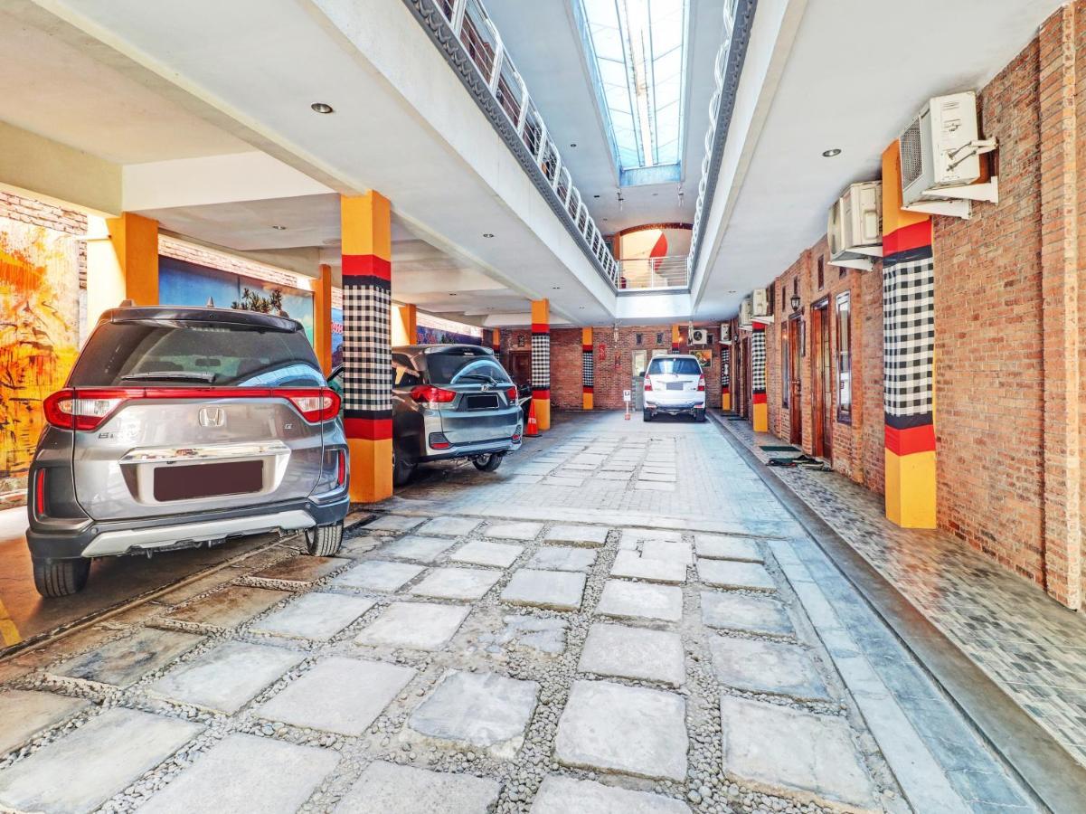 OYO 90408 Hotel Horton Cirebon Buitenkant foto