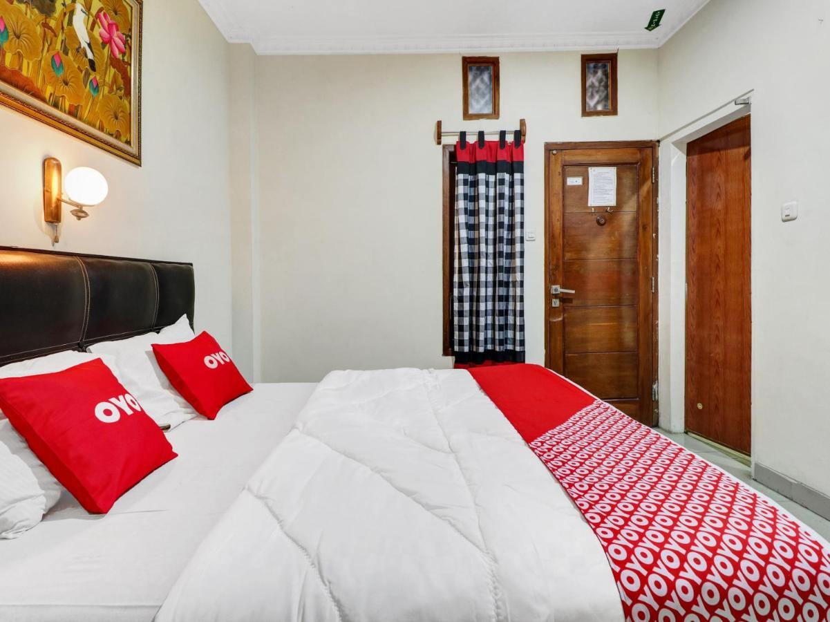 OYO 90408 Hotel Horton Cirebon Buitenkant foto
